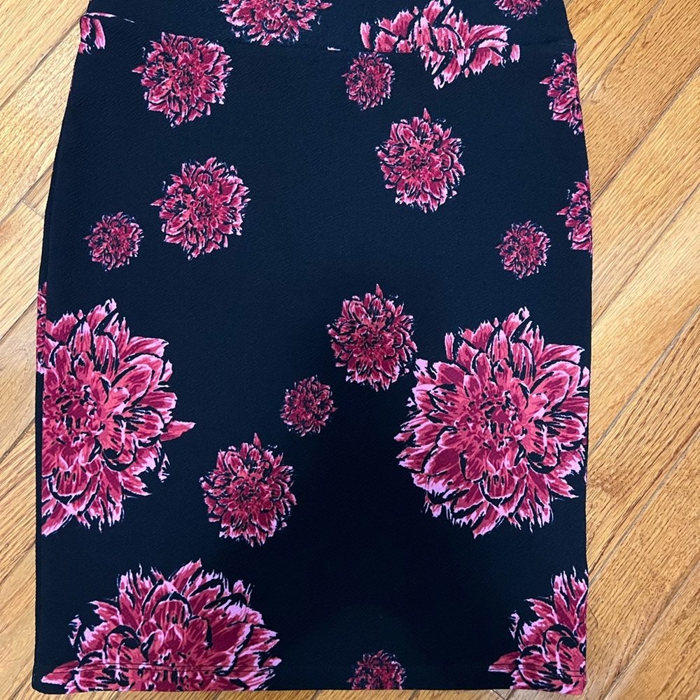 LuLaRoe Cassie skirt-Navy blue with pink flowers Size small